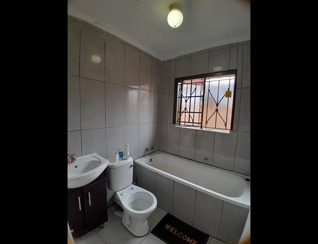 3 BEDROOM HOUSE FOR SALE IN ROSSLYN